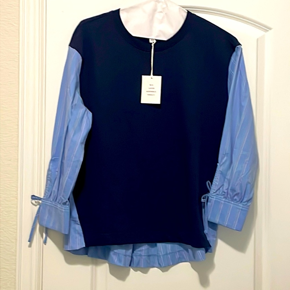 Adorable Blue oxford-like top!